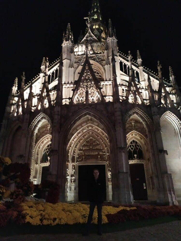 Après une pose signalétique à Rouen, une visite des rues de Rouen par notre équipe Cédric et Jérémie ! Une bonne pause gourmande s'impose #Rouen #Visite